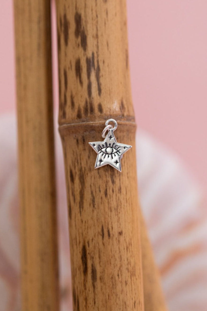LOYTEE-FINALNECKLACE-PENDANTS_29_a5215f50-2e6b-4c45-ada2-61e86a8d1e7c.jpg