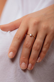 Tiny Bagu Ring