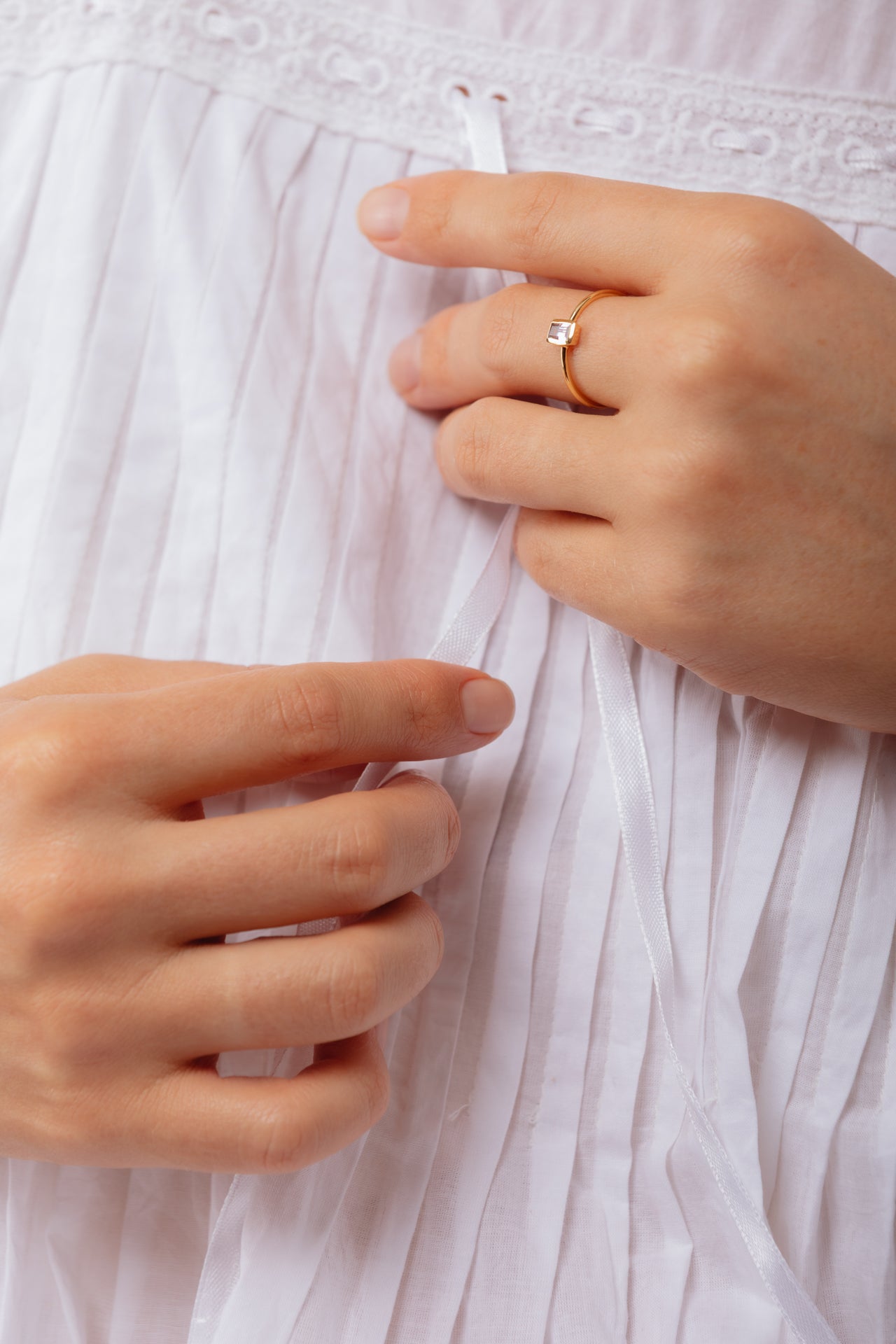 Tiny Bagu Ring