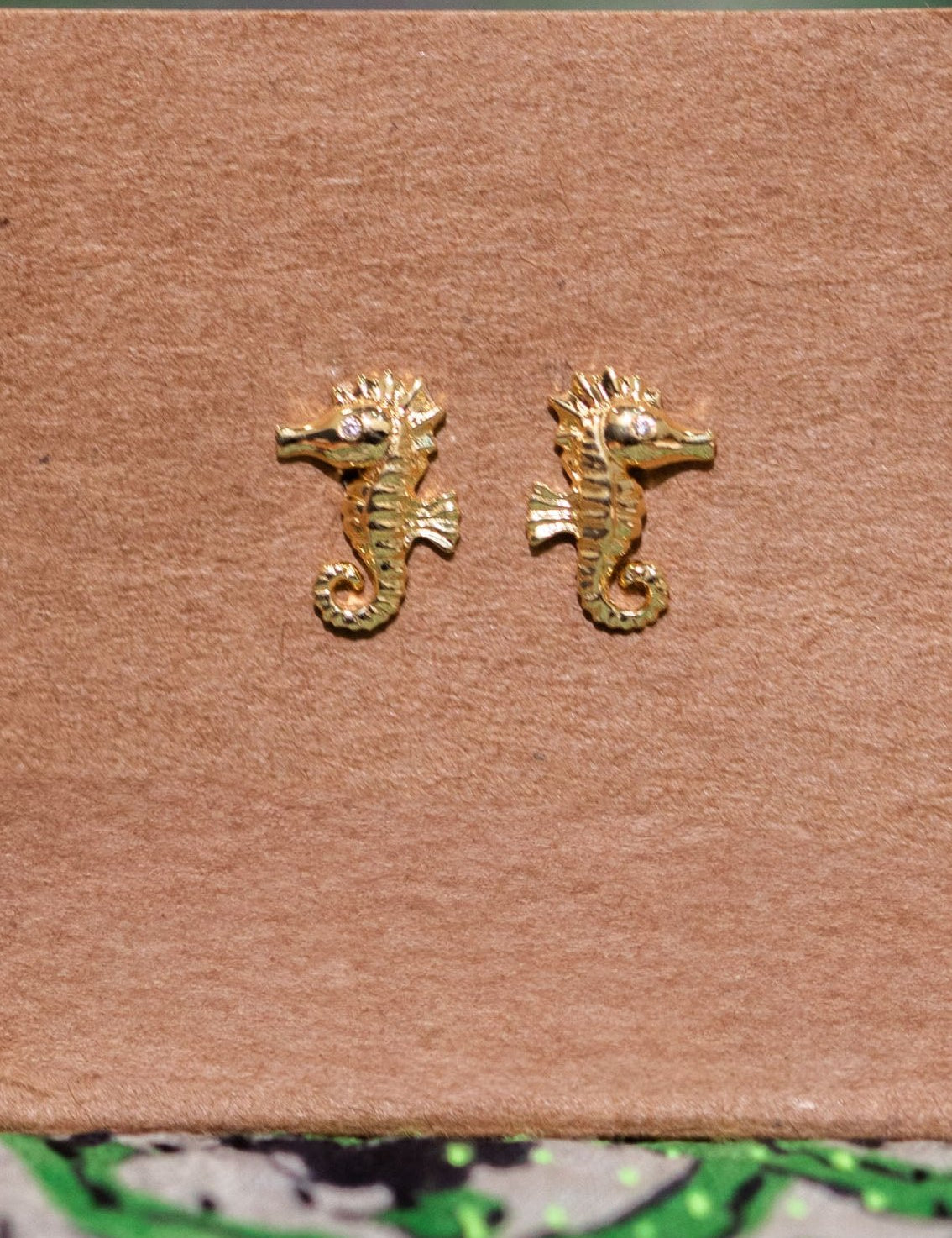 LOYTEEGOLD-STUDS_21_09b9c4ca-b69e-483c-a604-4462bab7a22f.jpg