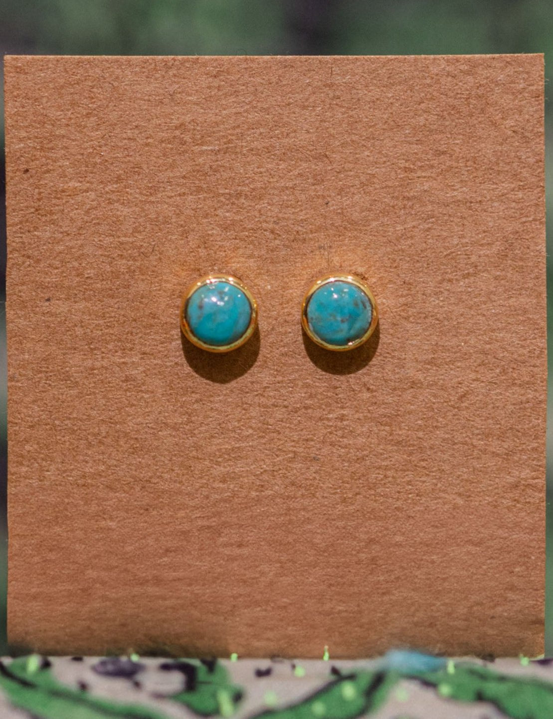 LOYTEEGOLD-studs_3_c19ae0d3-b198-4e43-8d5f-348ddd7afe3d.jpg