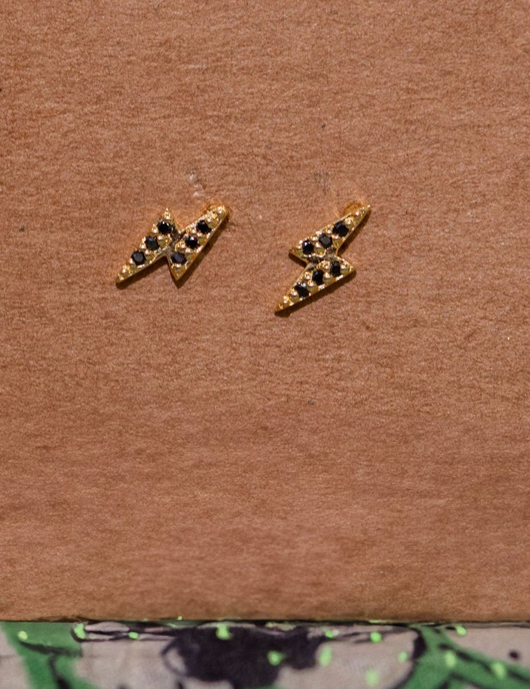 LOYTEEGOLD-studs_6_7d5496d8-8a9d-4501-b93e-9816b4560b00.jpg