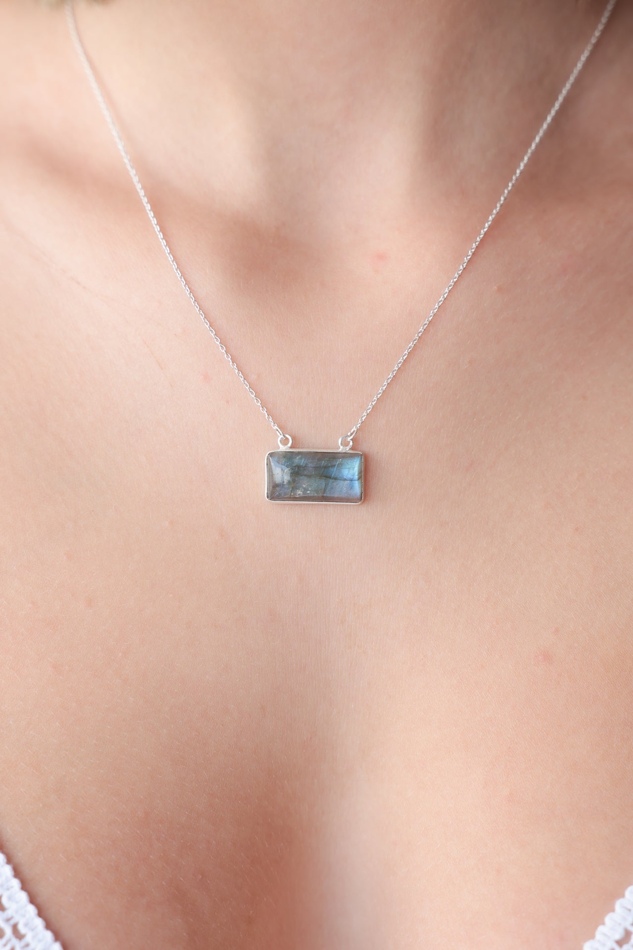 Niveena Bar Necklace