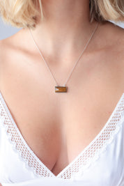 Niveena Bar Necklace