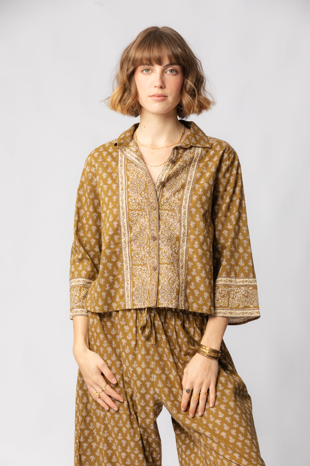 vayushirt5445gupshuppants5442-5.jpg